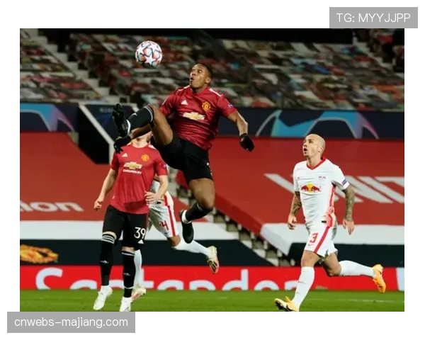 爵士第三节开局连续利用底线球“ elevator doors”战术命中两记三分